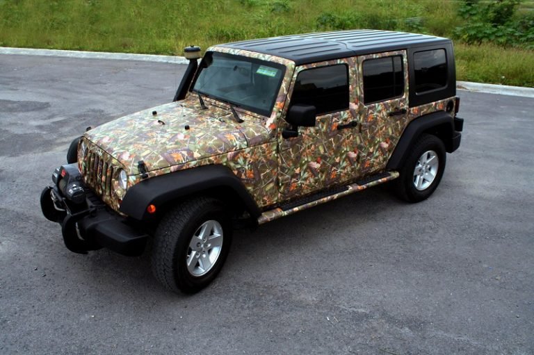 Large 4 door Jeep Camo Wrap.